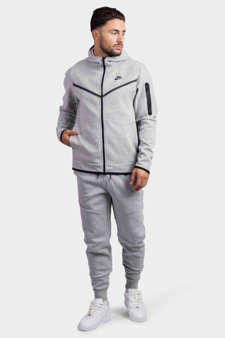 grijze nike trainingspak